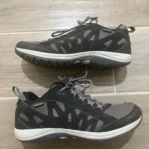Merrell simien womens black/grey waterproof hiking shoes size 10